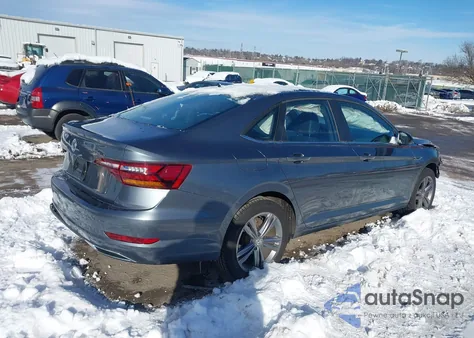 2019 Volkswagen Jetta 1.4T R-Line/1.4T S/1.4T Se z USA, uszkodzony, nr VIN 3VWC57BUXKM052272